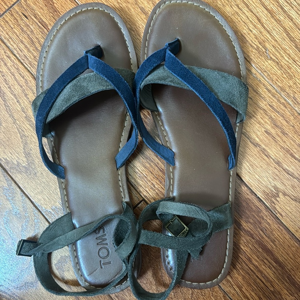 Women’s 9.5 Toms Navy and Gray Suede Sandals